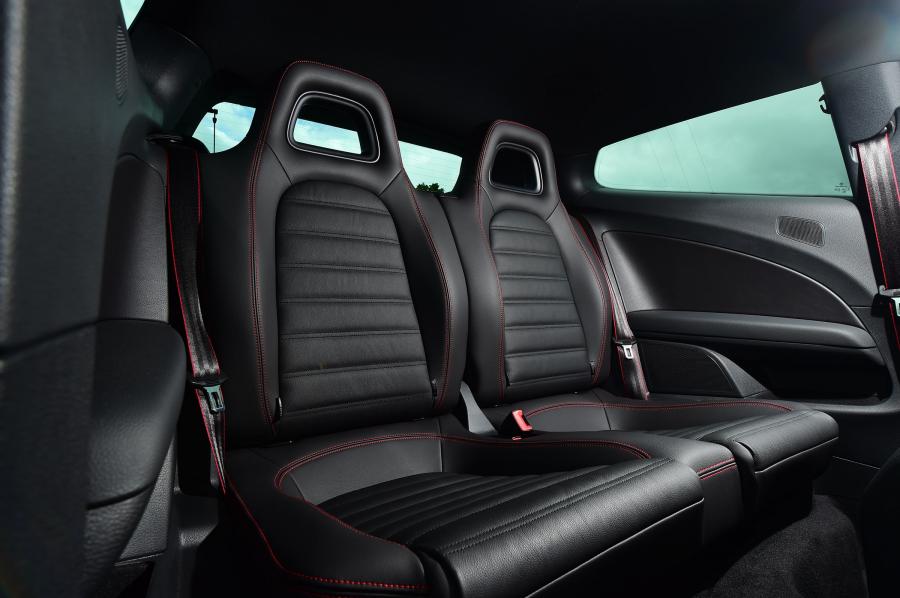 Интерьер Volkswagen Scirocco GTS 2016 года  (UK) (фото 2 из 29)